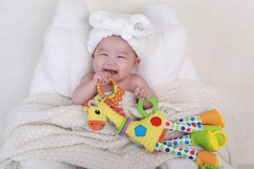 供卵助孕联系方式三个月宝宝正确抱姿